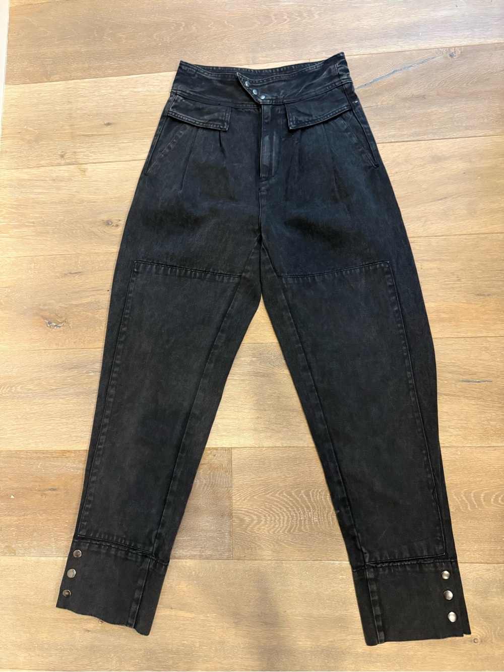Sea High-Waist Black Women’s Jeans with Snap Cuff